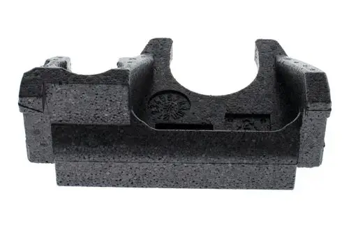 Schwarzer Halter aus Styropor, typischerweise für die Montage oder den Transport von Geräten, mit Aussparungen und fester Form. Produkte der Marke Bosch sind oft in ähnlichen Verpackungen zu finden.